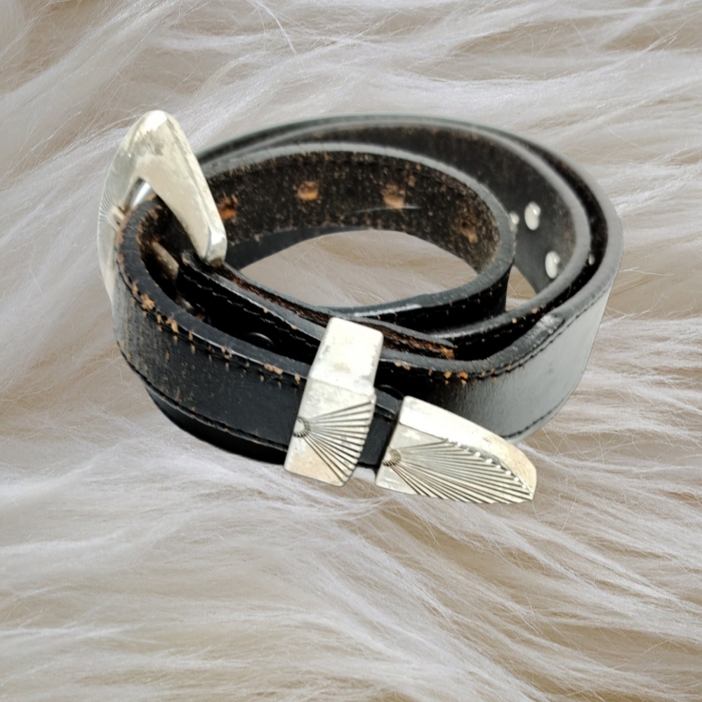 Silver Creek Black Leather Belt with 3-Pcs Buckle and Animal Motif